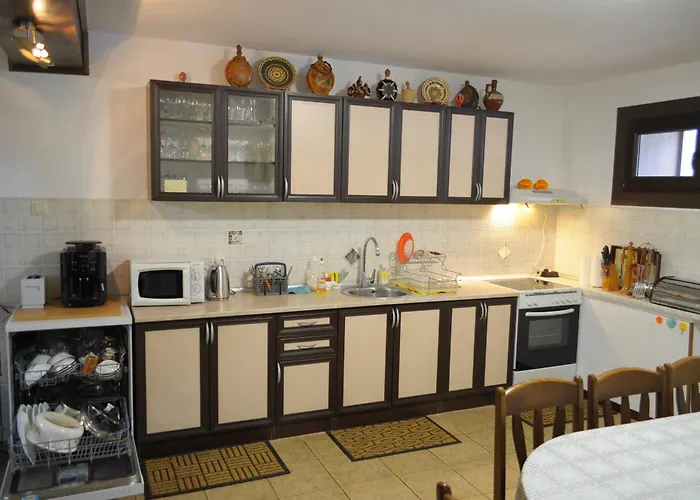 сияйна зора *