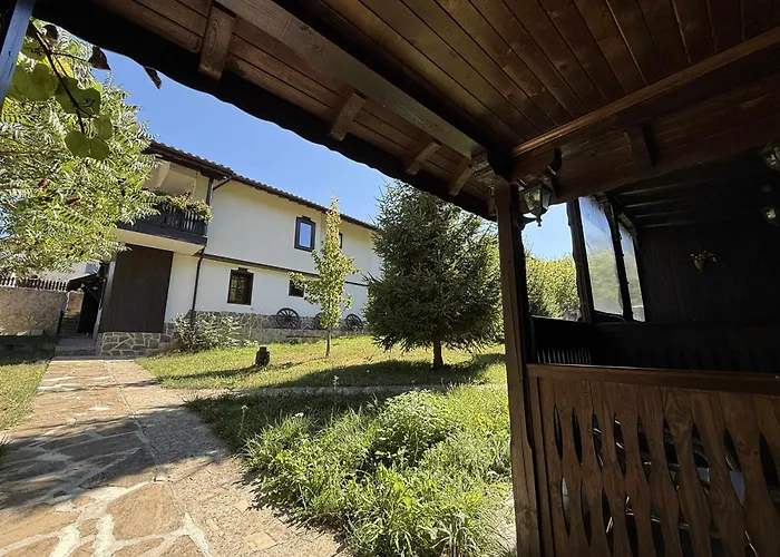 сияйна зора *